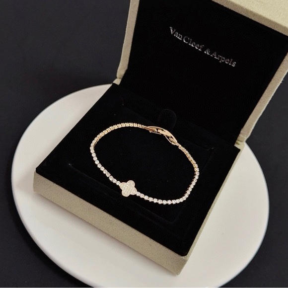 Van Cleef & Arpels Rose Gold Pavé Clover Diamond Tennis Bracelet - Picture 4 of 5